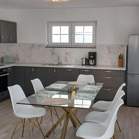 Vakantiehuis Designhaus Hugo *